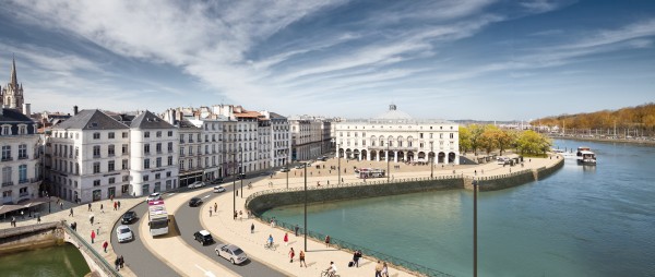 Vue archi Bayonne trambus côté Adour